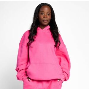 🩷Minimalist Hoodie In Hot Pink - LG